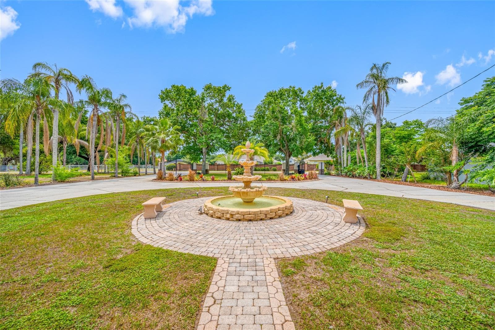 View to front - 15314 LAKE MAGDALENE BLVD, TAMPA