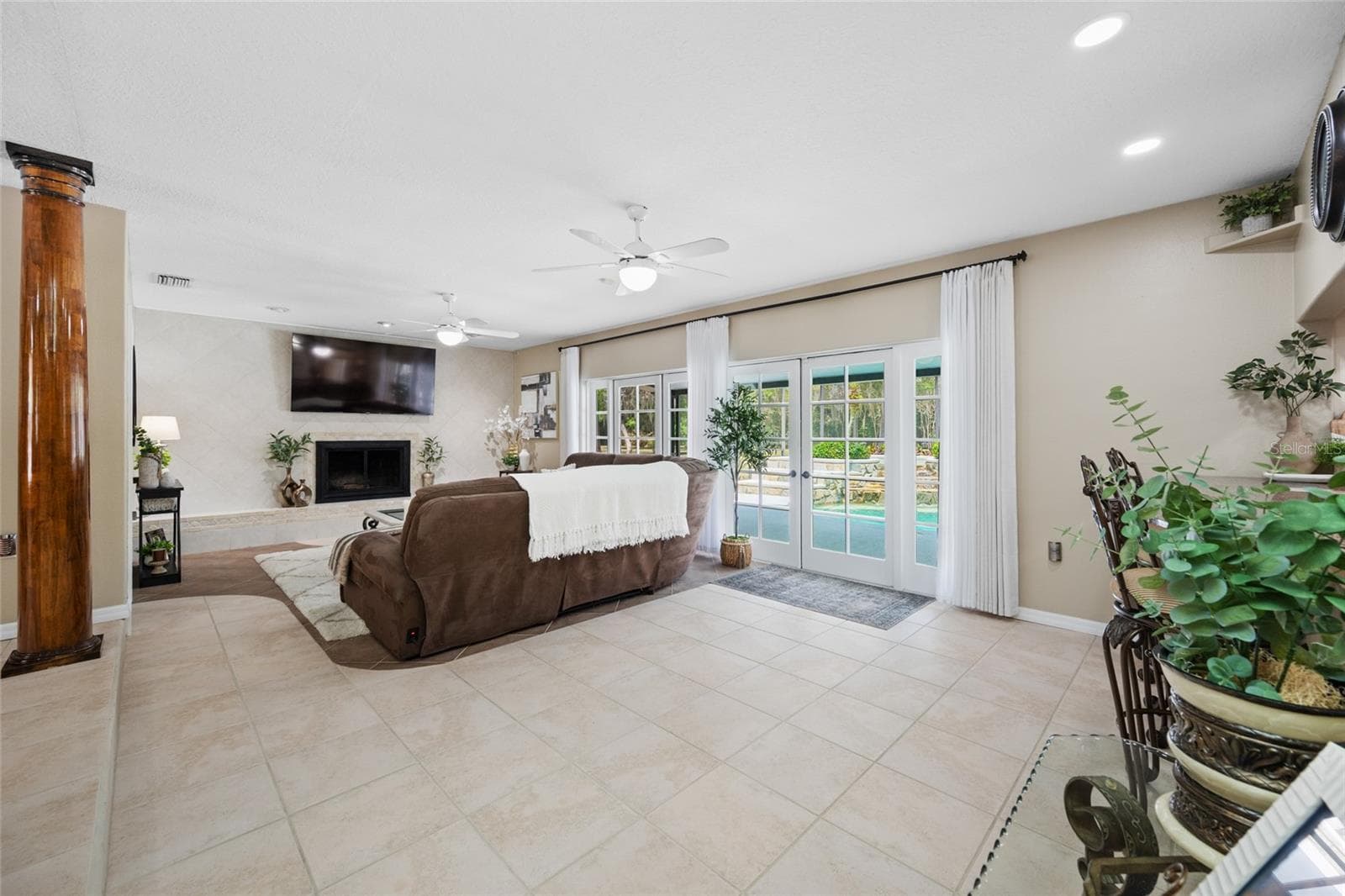 Living Room - 15314 LAKE MAGDALENE BLVD, TAMPA