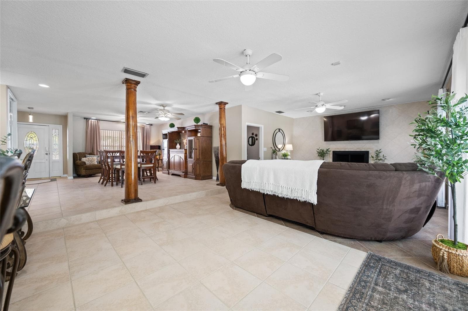 Single Family Residence at 15314 LAKE MAGDALENE BLVD, TAMPA, photo 23 of 88