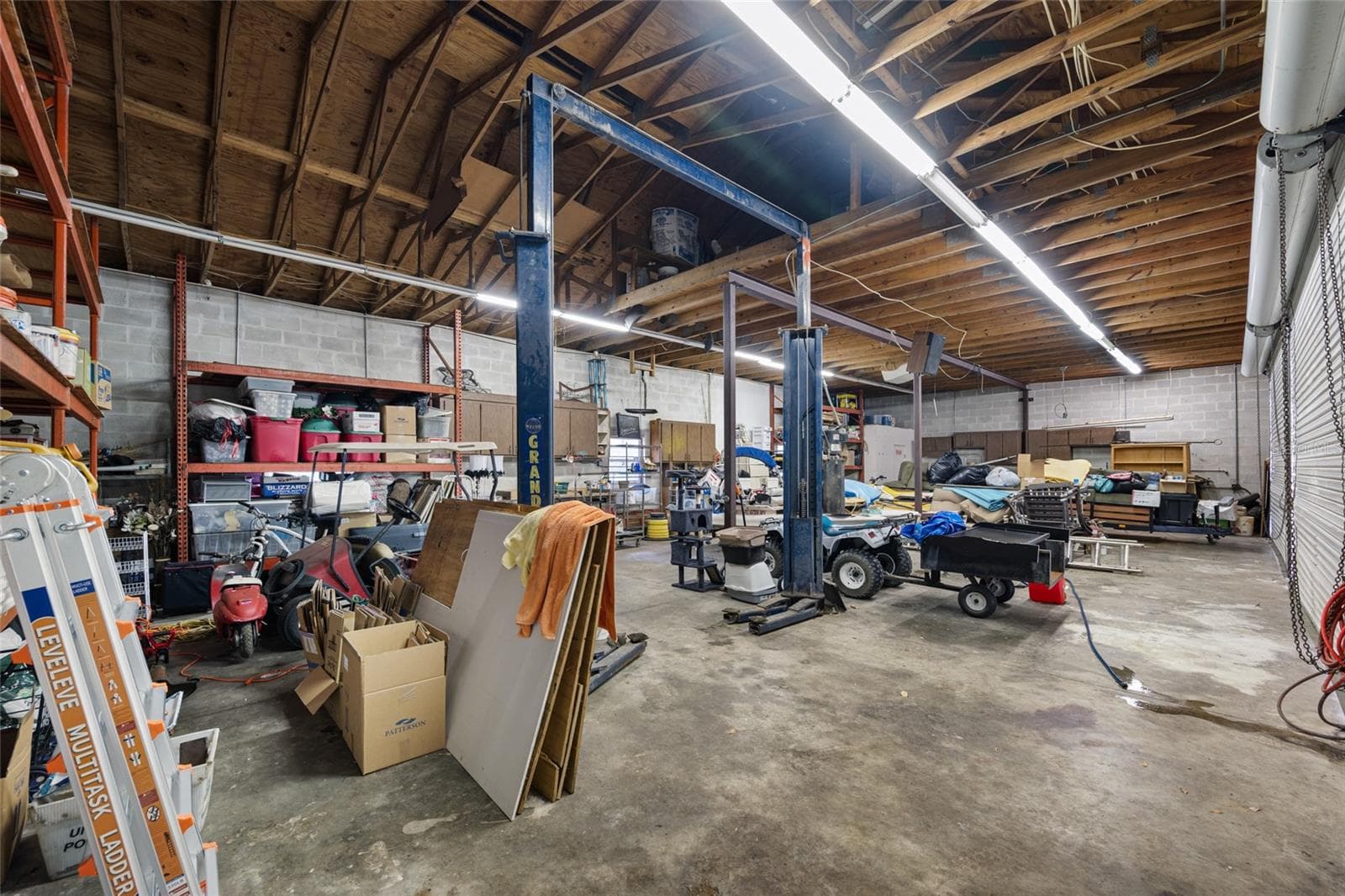 Garage/Workshop - 15314 LAKE MAGDALENE BLVD, TAMPA