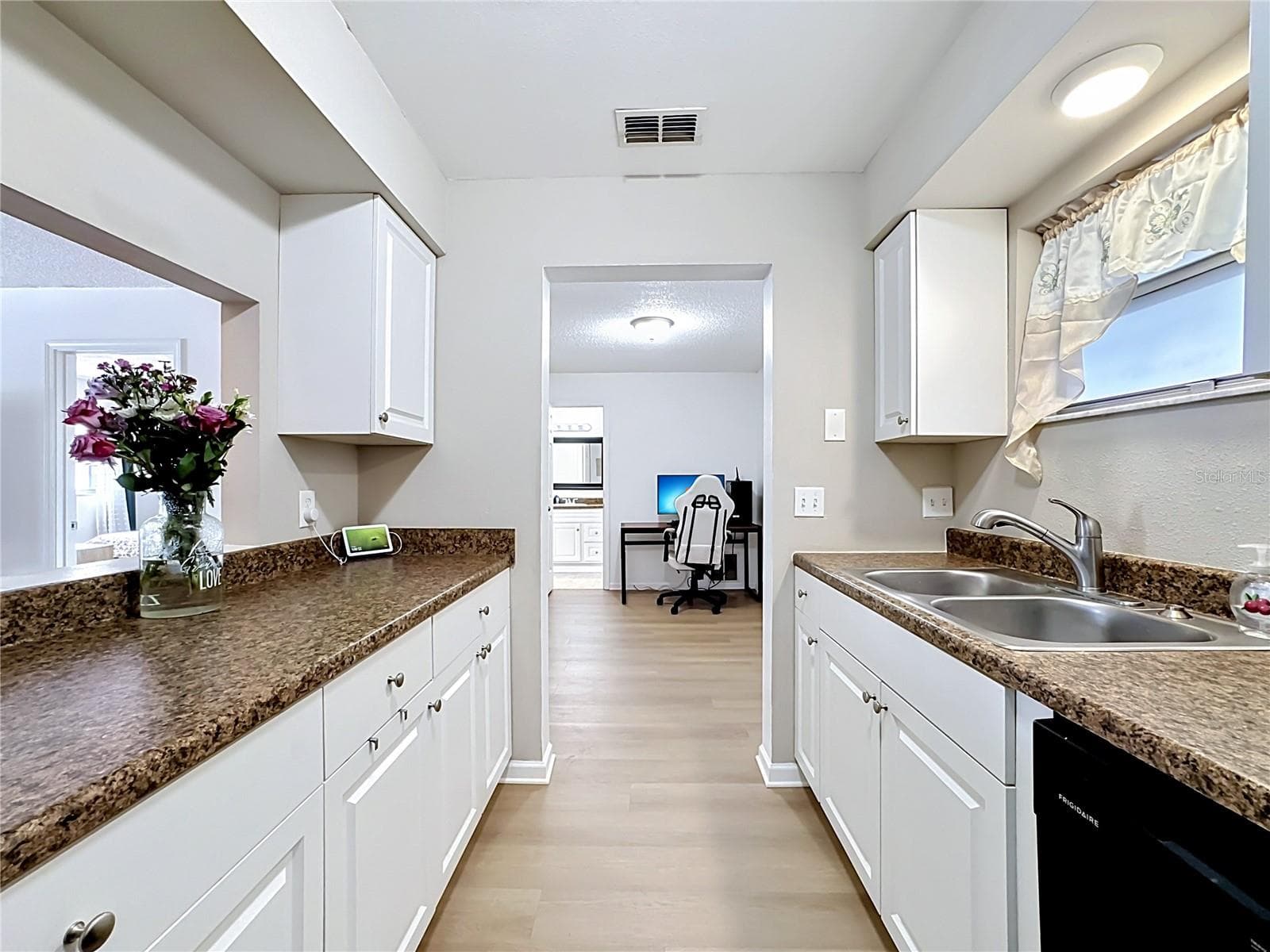 Condominium at 5507 FOUNTAIN LAKE CIR #B206, BRADENTON, photo 3 of 33
