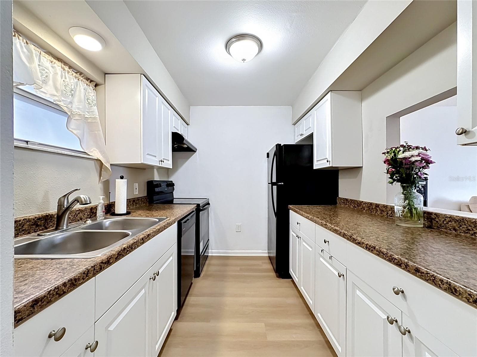 Condominium at 5507 FOUNTAIN LAKE CIR #B206, BRADENTON, photo 6 of 33