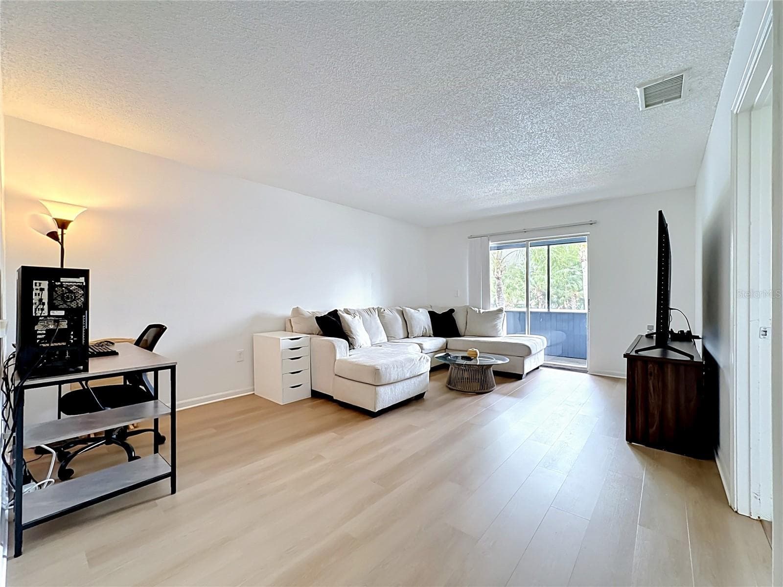 Condominium at 5507 FOUNTAIN LAKE CIR #B206, BRADENTON, photo 10 of 33