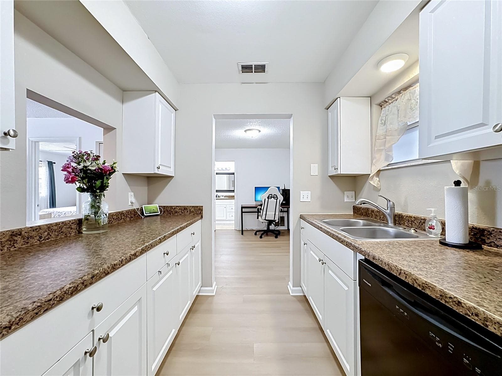 Condominium at 5507 FOUNTAIN LAKE CIR #B206, BRADENTON, photo 14 of 33