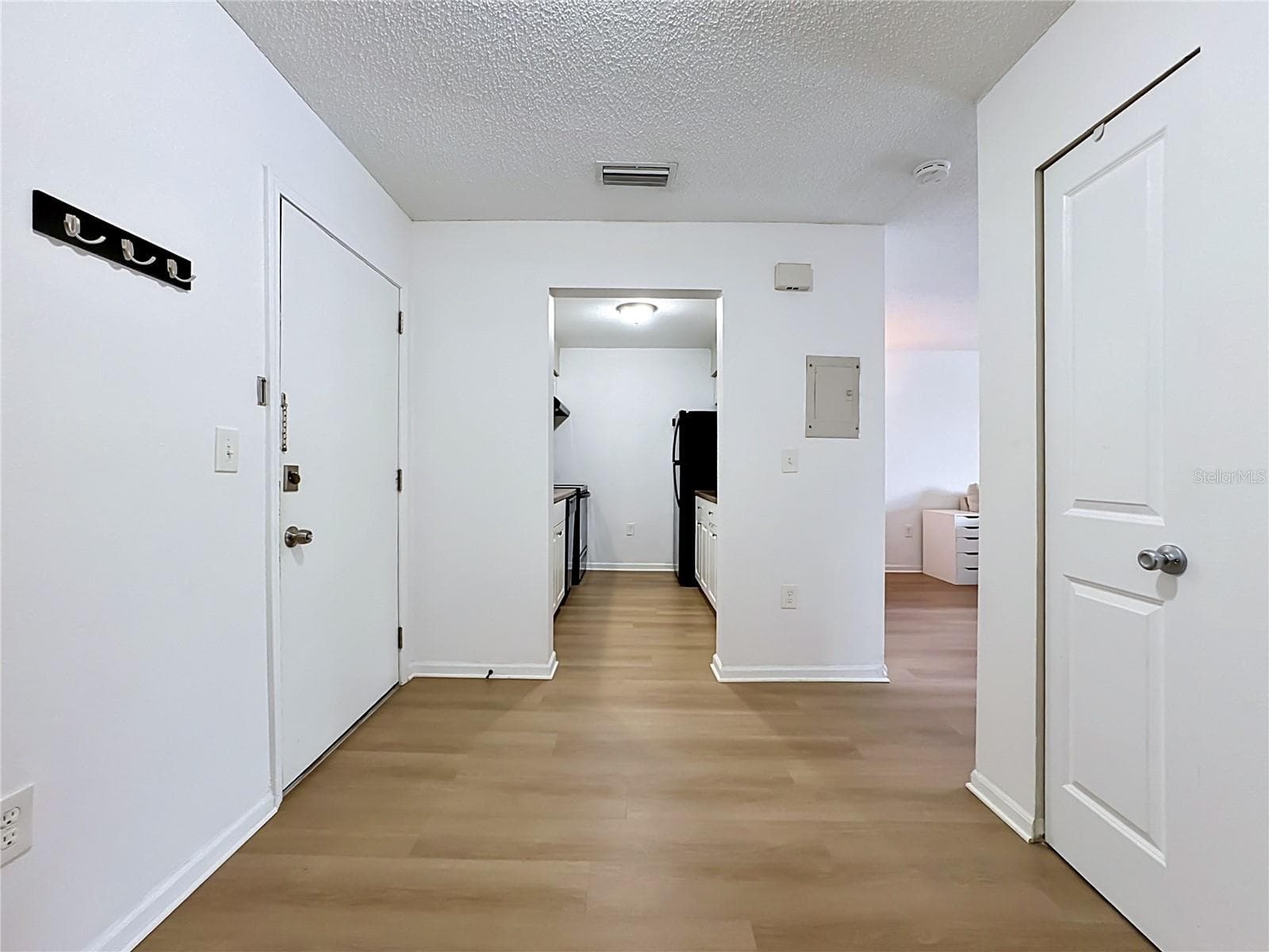 Condominium at 5507 FOUNTAIN LAKE CIR #B206, BRADENTON, photo 16 of 33