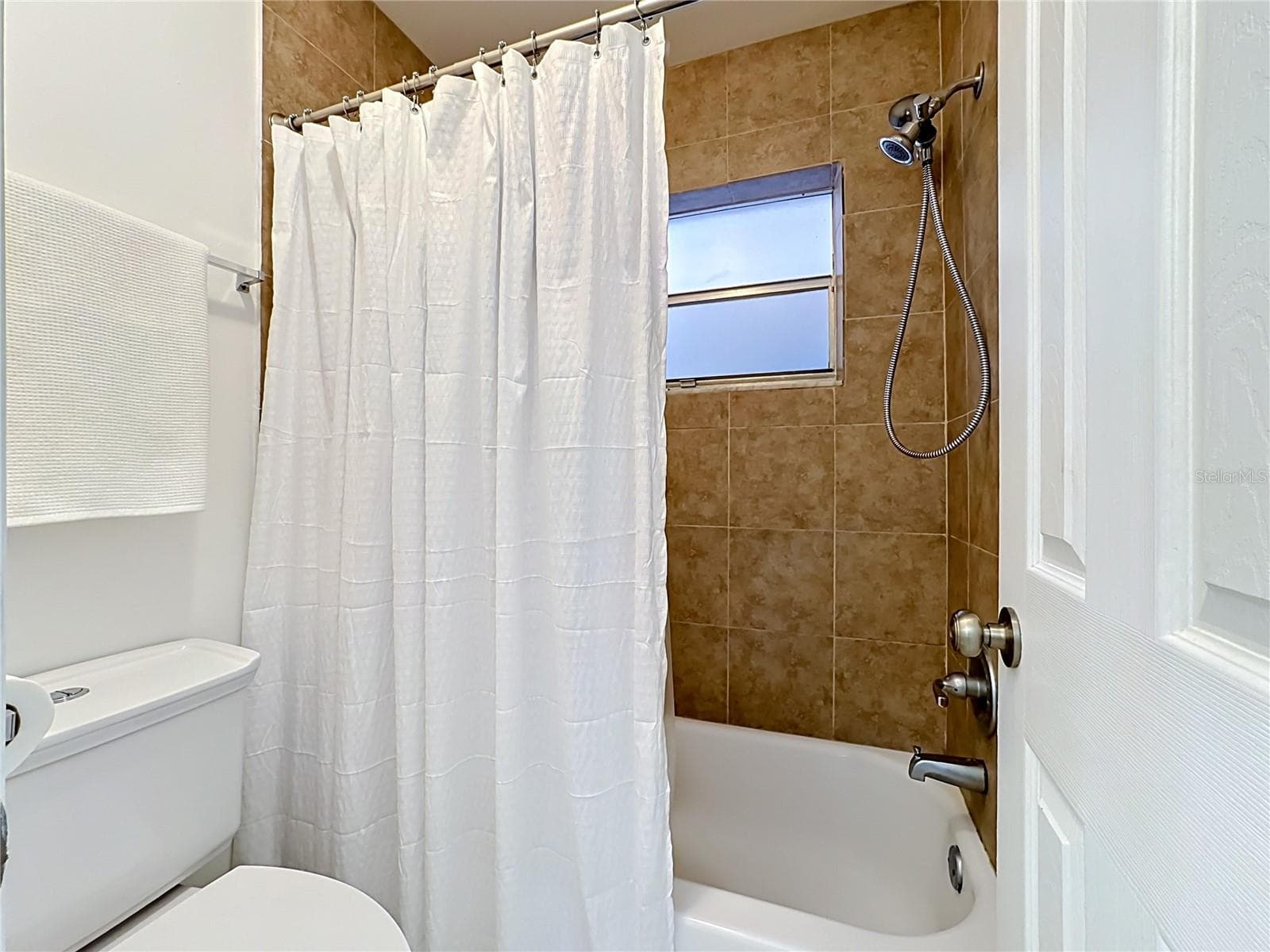 Condominium at 5507 FOUNTAIN LAKE CIR #B206, BRADENTON, photo 23 of 33