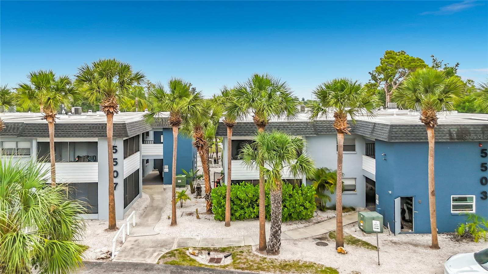Condominium at 5507 FOUNTAIN LAKE CIR #B206, BRADENTON, photo 26 of 33