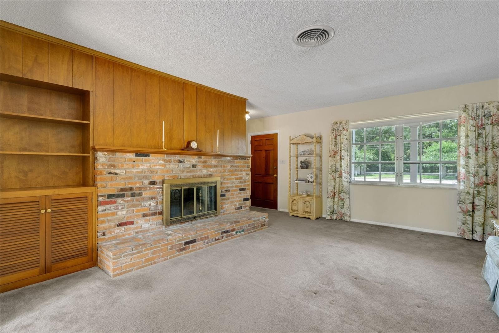 Single Family Residence at 4200 CLEVELAND HEIGHTS BLVD, LAKELAND, photo 2 of 50
