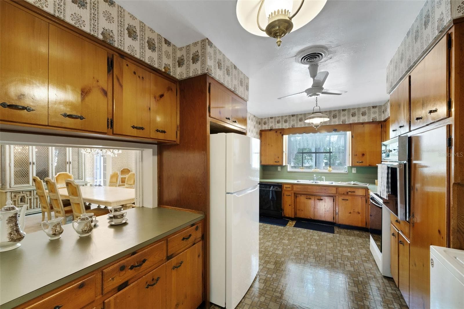 Single Family Residence at 4200 CLEVELAND HEIGHTS BLVD, LAKELAND, photo 10 of 50