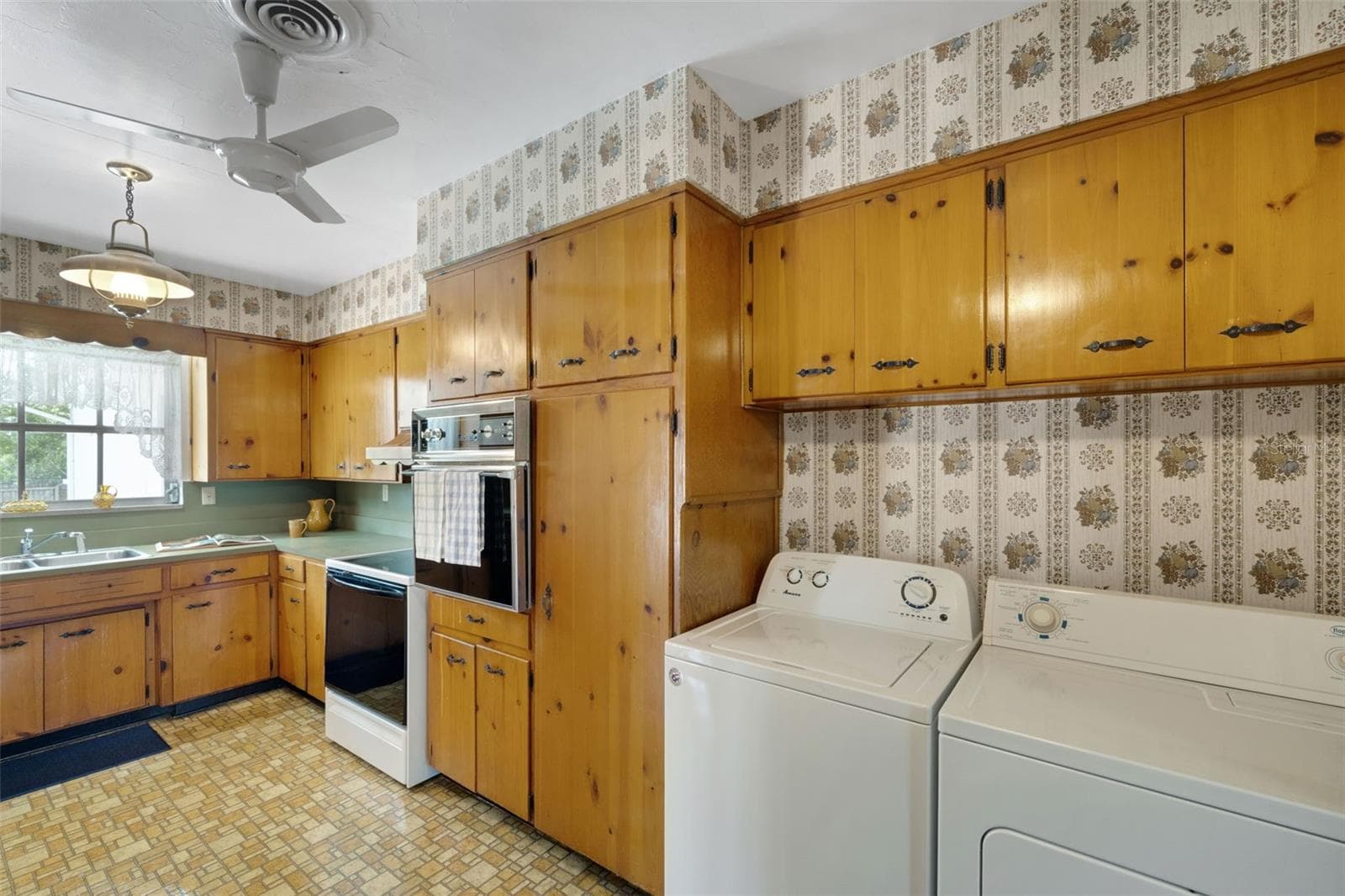 Single Family Residence at 4200 CLEVELAND HEIGHTS BLVD, LAKELAND, photo 11 of 50