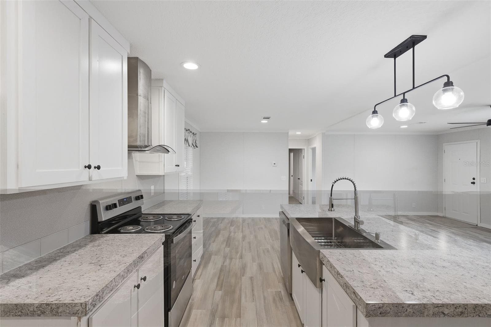Manufactured Home at 781 BAYOU DR, CASSELBERRY, photo 8 of 26