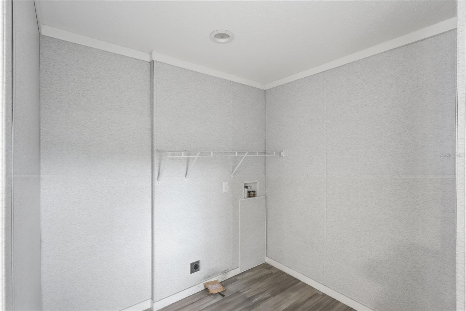 Laundry Room beyond Kitchen - 781 BAYOU DR, CASSELBERRY