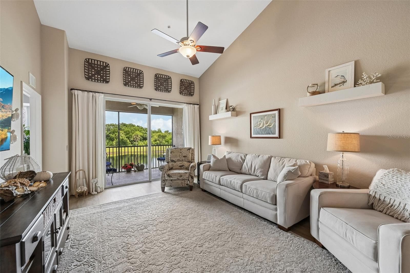 GREAT ROOM - 1003 FAIRWAYCOVE LN #201, BRADENTON