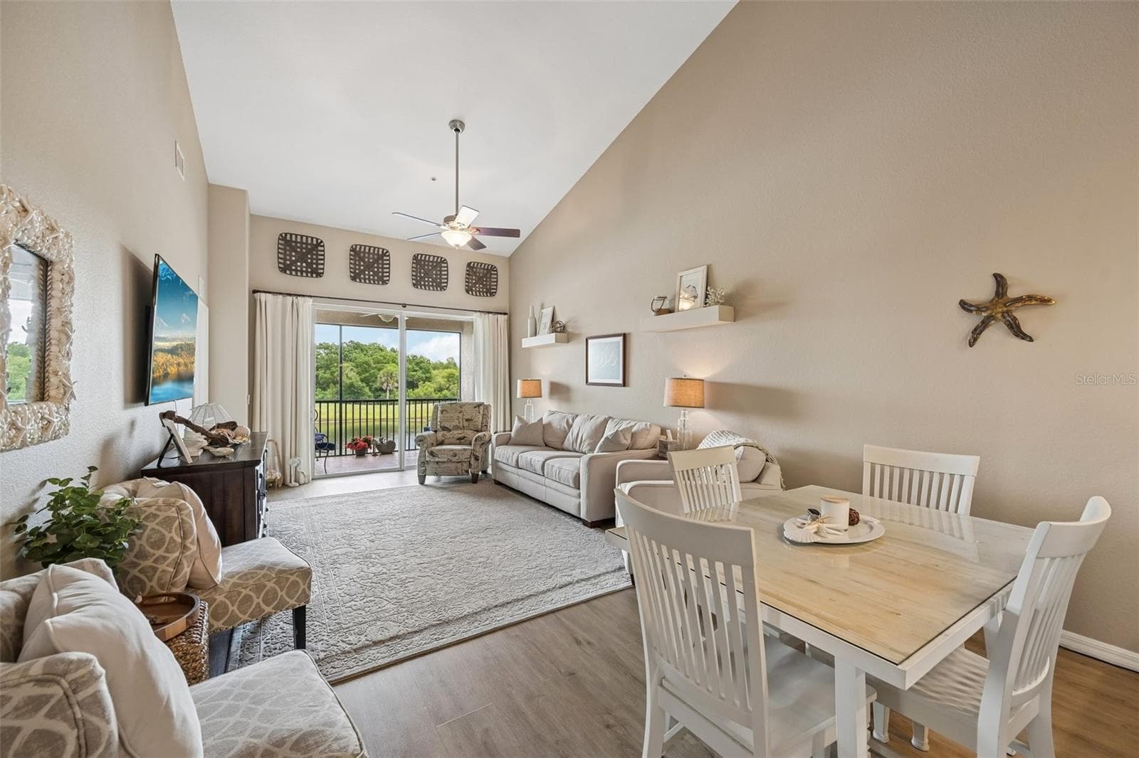 GREAT ROOM - 1003 FAIRWAYCOVE LN #201, BRADENTON