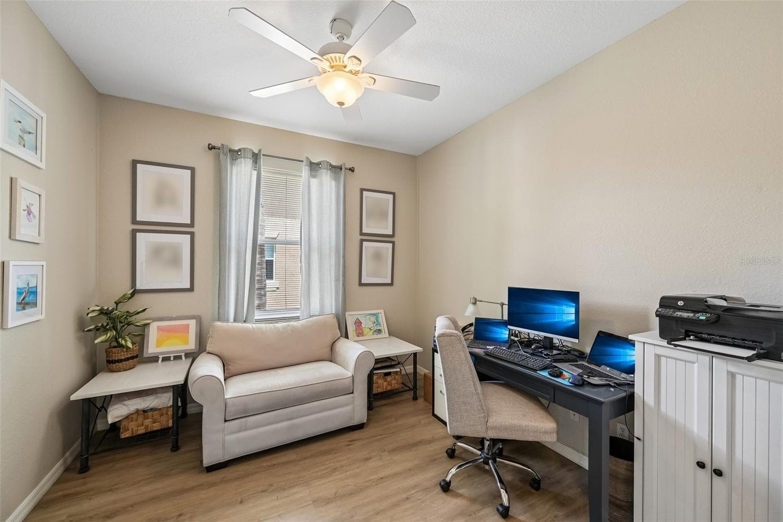 DEN OR OFFICE WITH A WINDOW OVERLOOKING THE FROUNT - 1003 FAIRWAYCOVE LN #201, BRADENTON