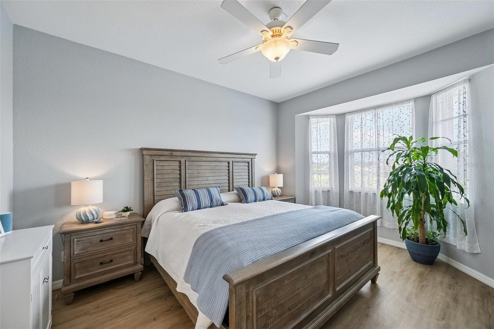 PRIMARY BEDROOM WITH BEAUTIFUL WINDOW OVERLOOKING THE BACK POND - 1003 FAIRWAYCOVE LN #201, BRADENTON