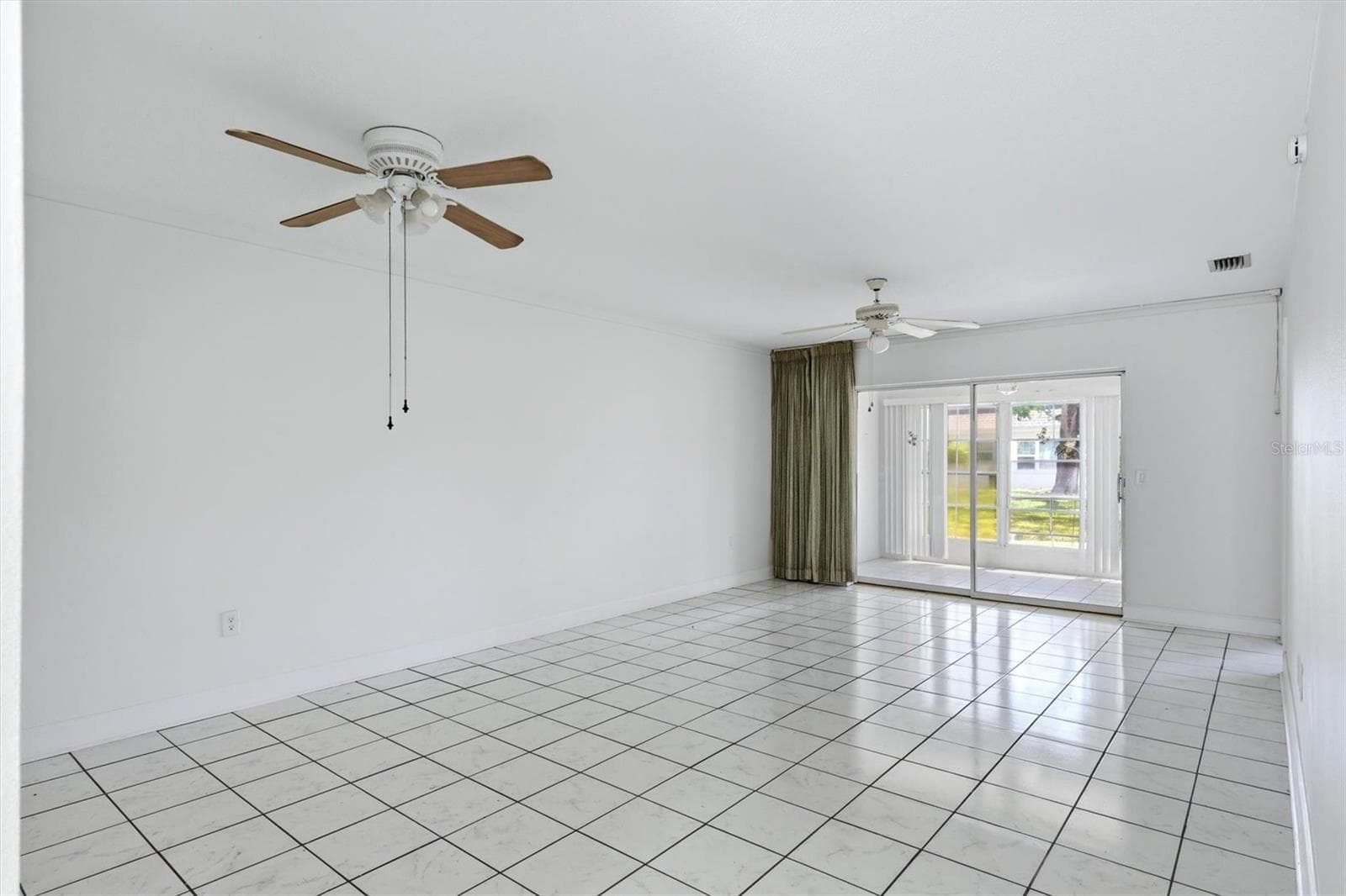 Condominium at 9914 SEBASTIAN CT, BRADENTON, photo 8 of 60