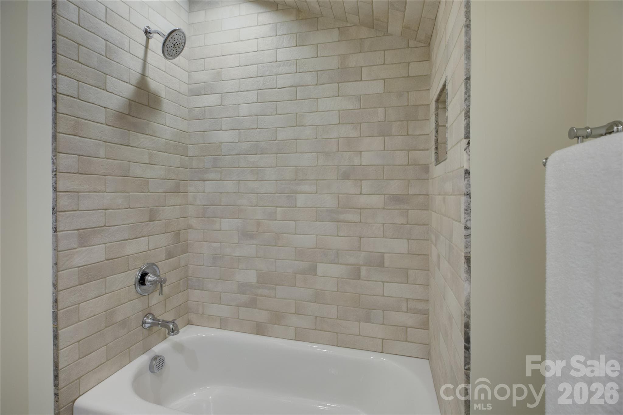 Full bathroom for bedroom 1 & 2 - 18210 Kalabash Road, Charlotte
