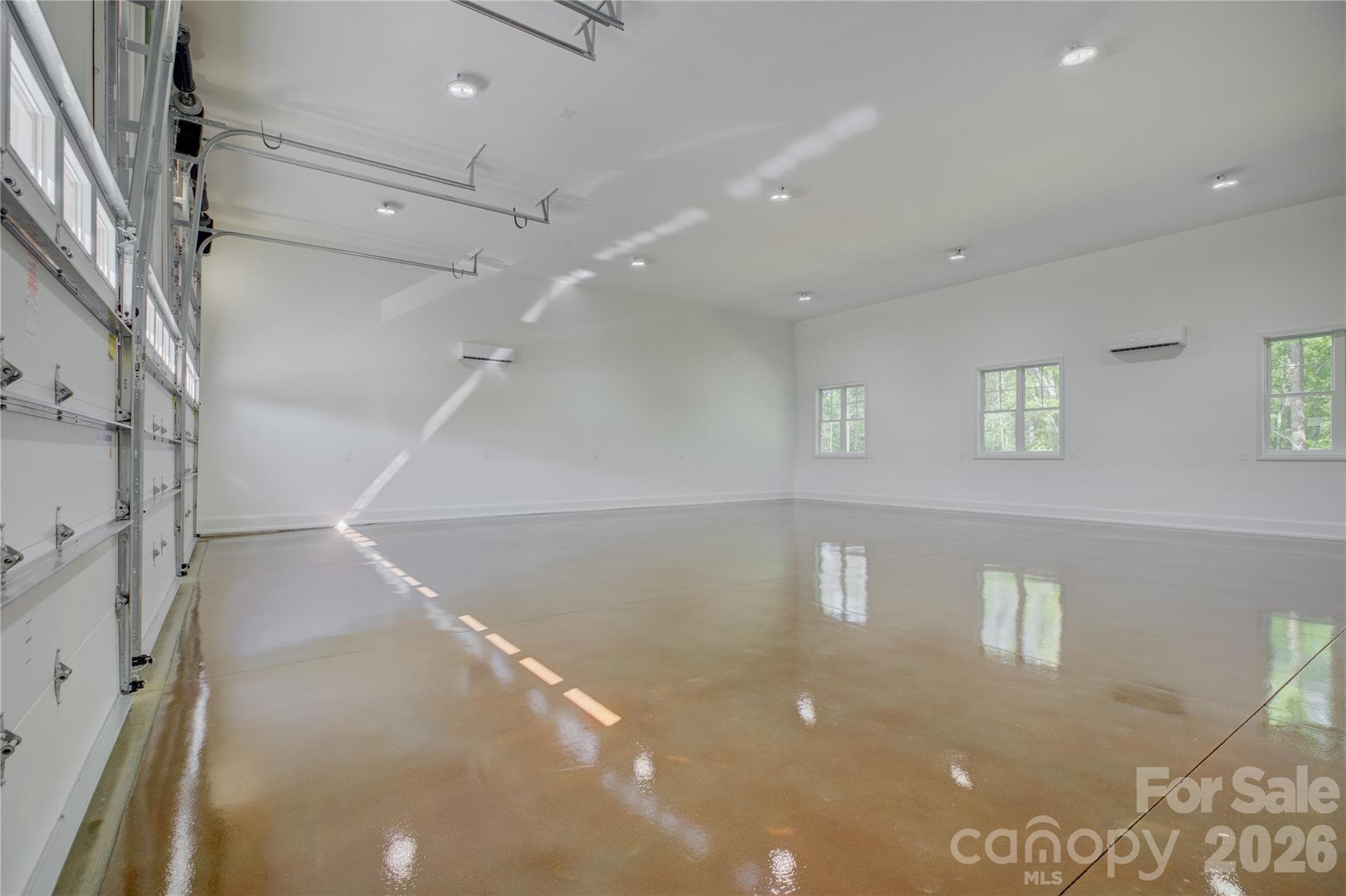 Heated and cooled 2000 SqFt. garage - 18210 Kalabash Road, Charlotte