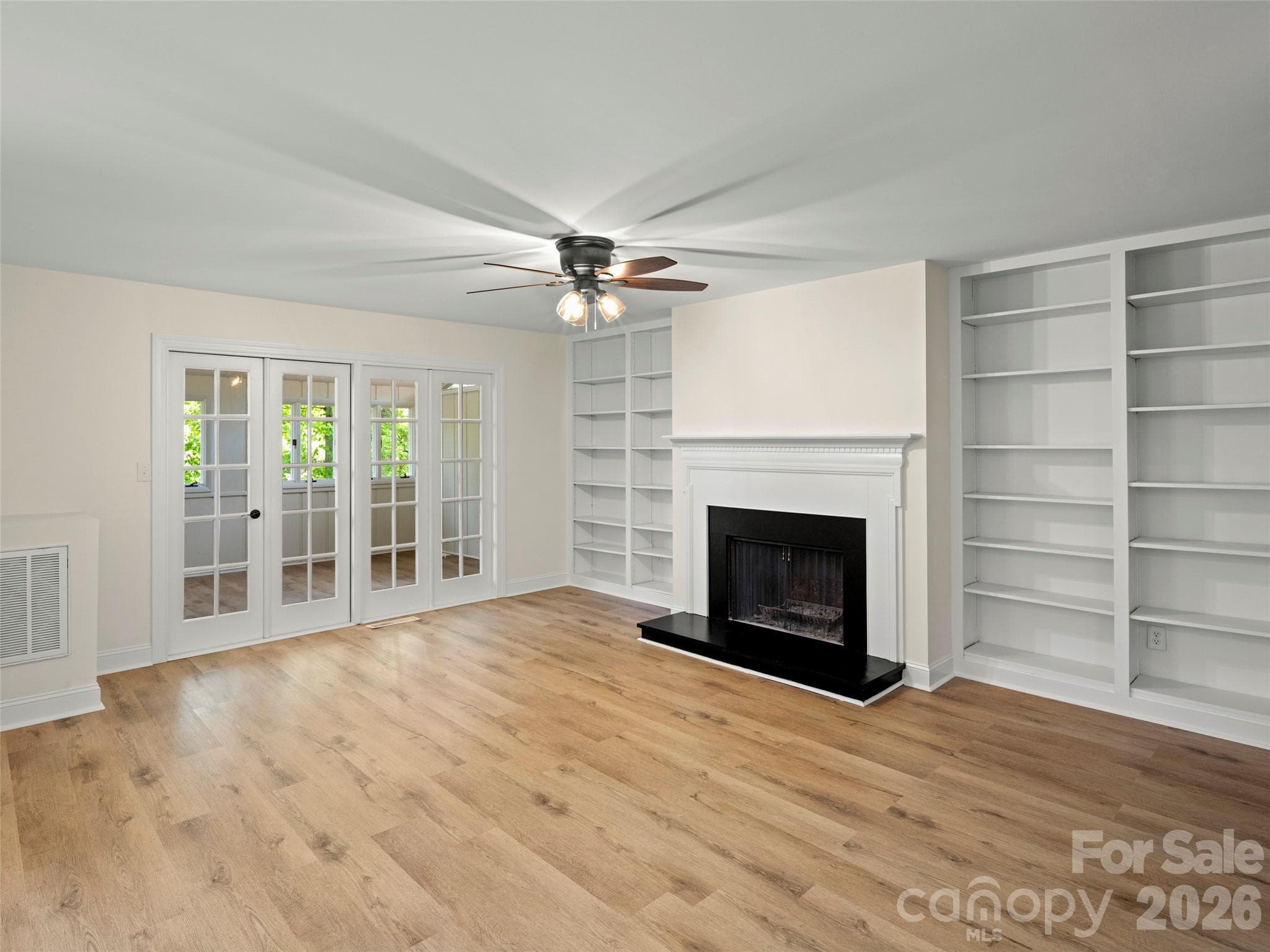 spacious living room - 203 Crowfields Drive, Asheville