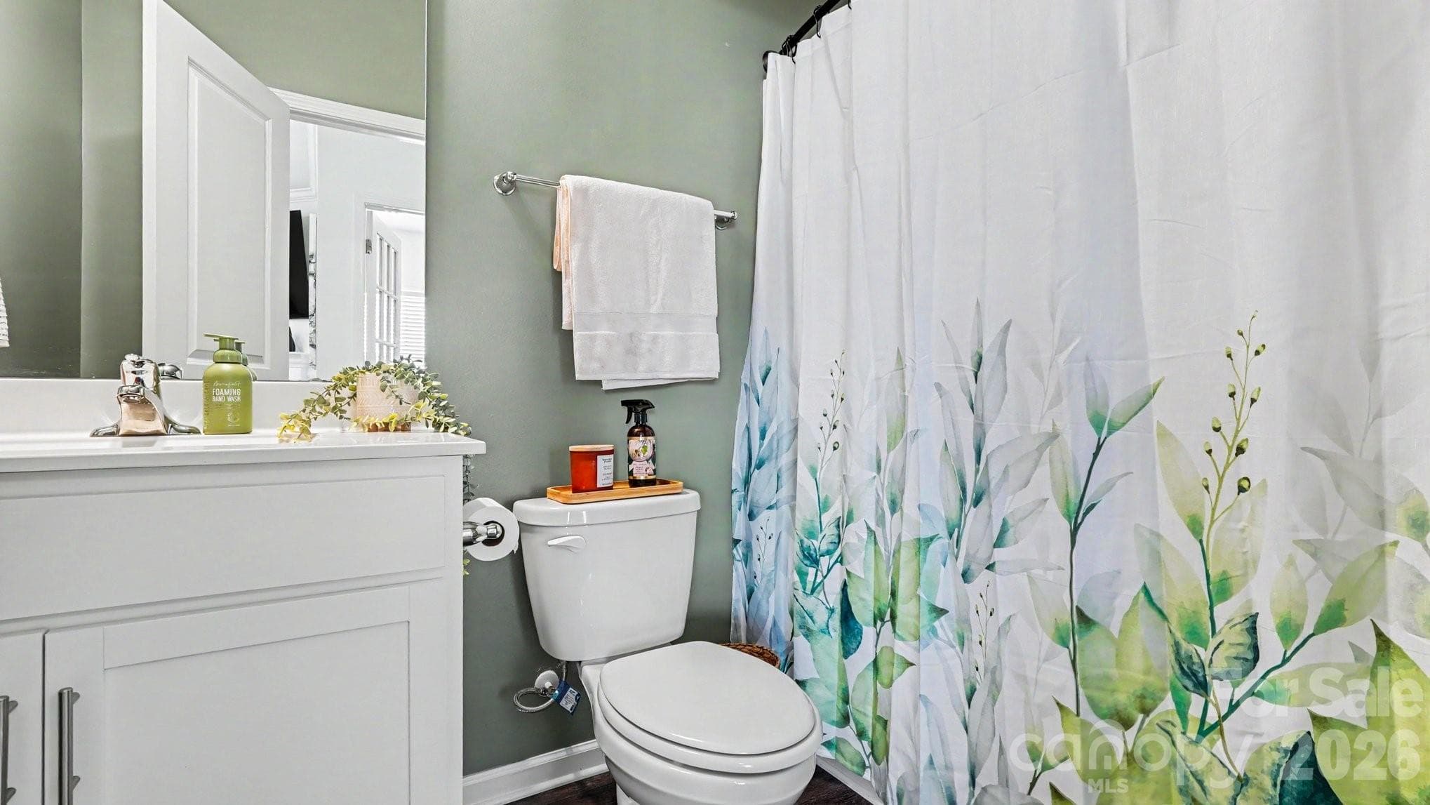 Main level bathroom - 178 Wickham Court, Clemmons