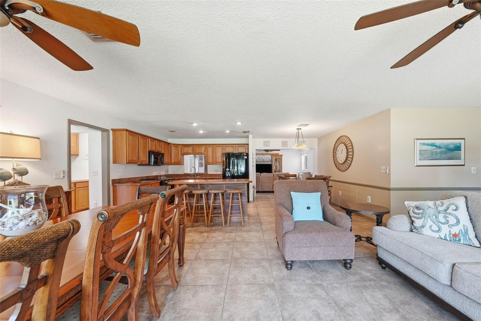 Great room looking to the kitchen - 37237 GRAYS AIRPORT RD, LADY LAKE
