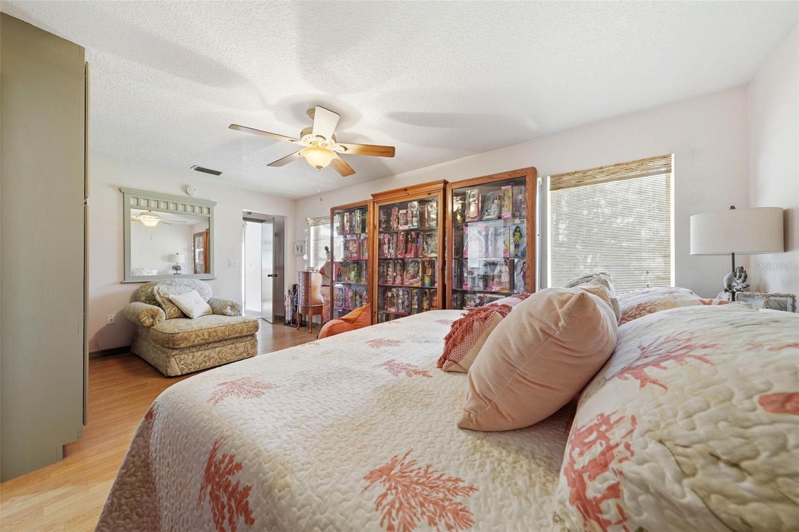Master Bedroom - 37237 GRAYS AIRPORT RD, LADY LAKE