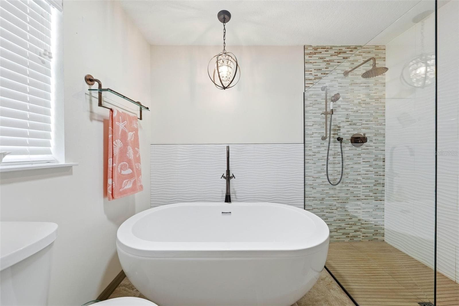 Master Bathroom - 37237 GRAYS AIRPORT RD, LADY LAKE