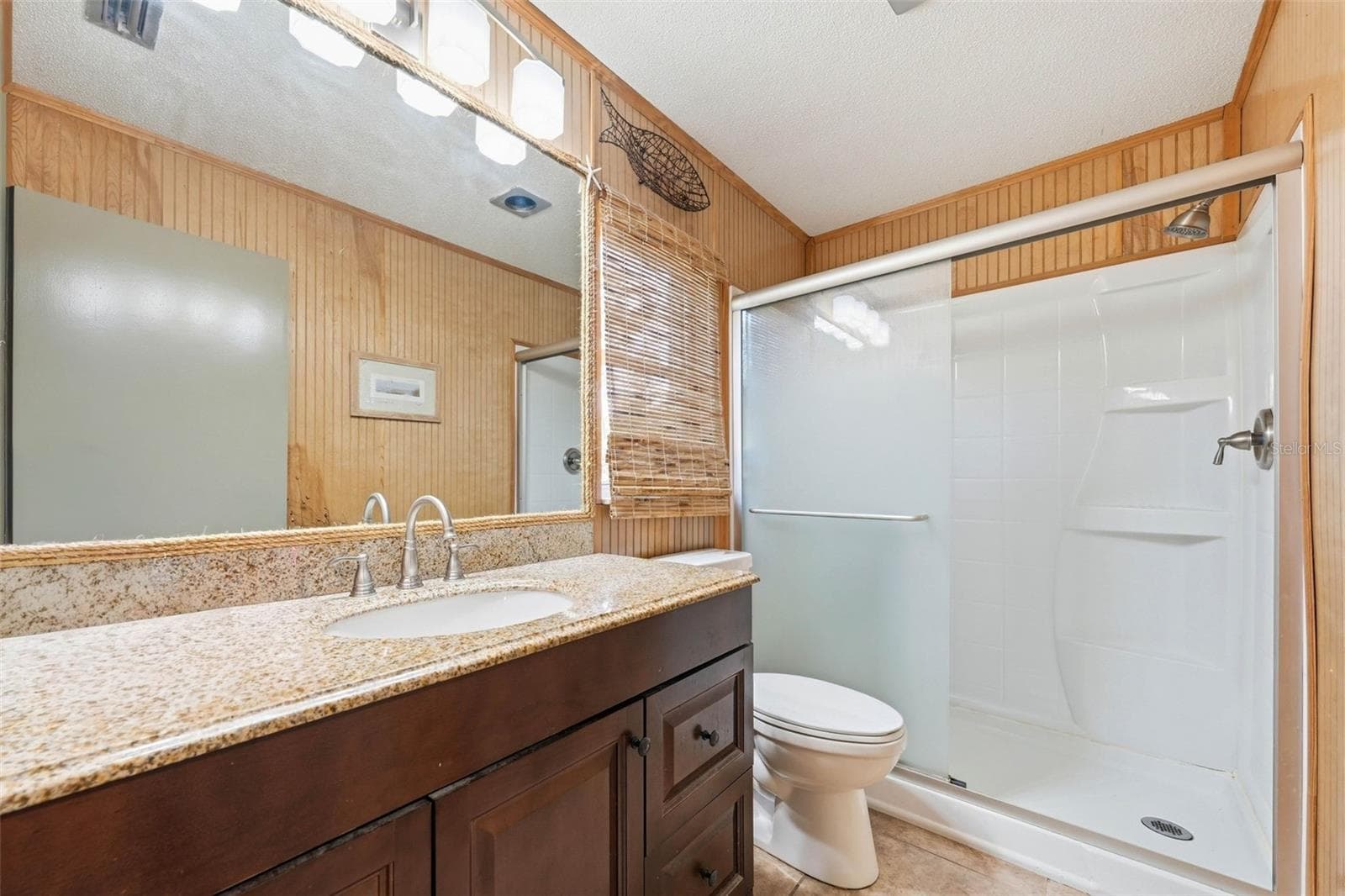 Bathroom 1 - 37237 GRAYS AIRPORT RD, LADY LAKE
