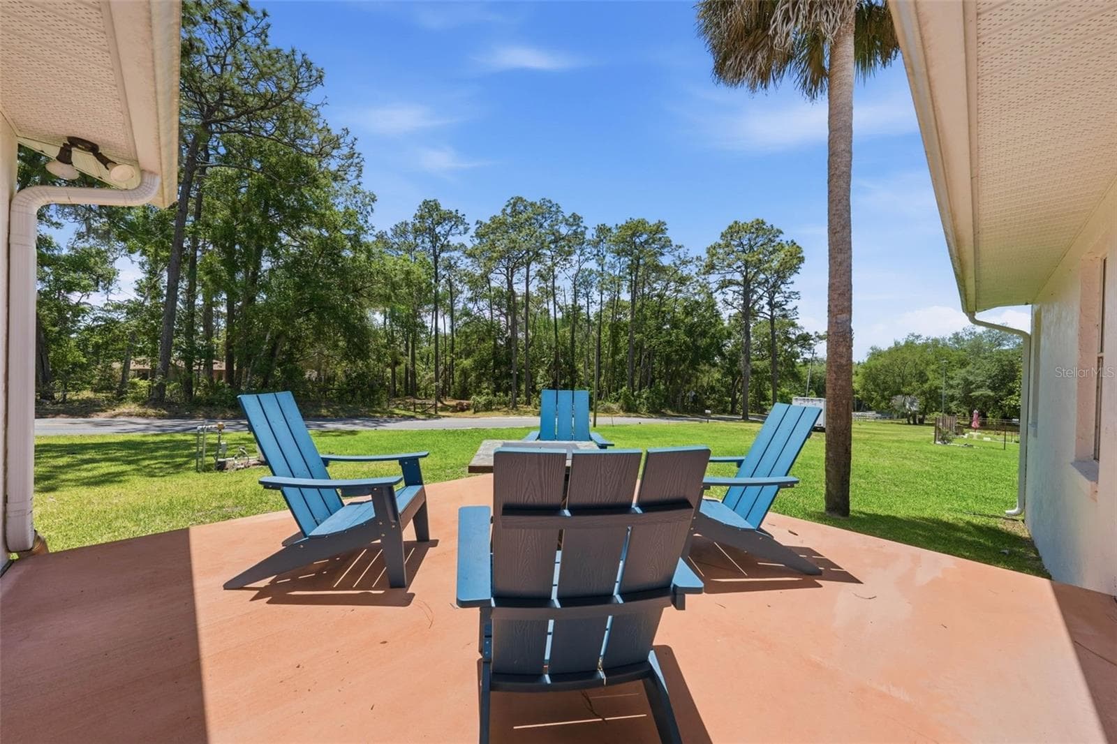 side patio off the family room - 37237 GRAYS AIRPORT RD, LADY LAKE
