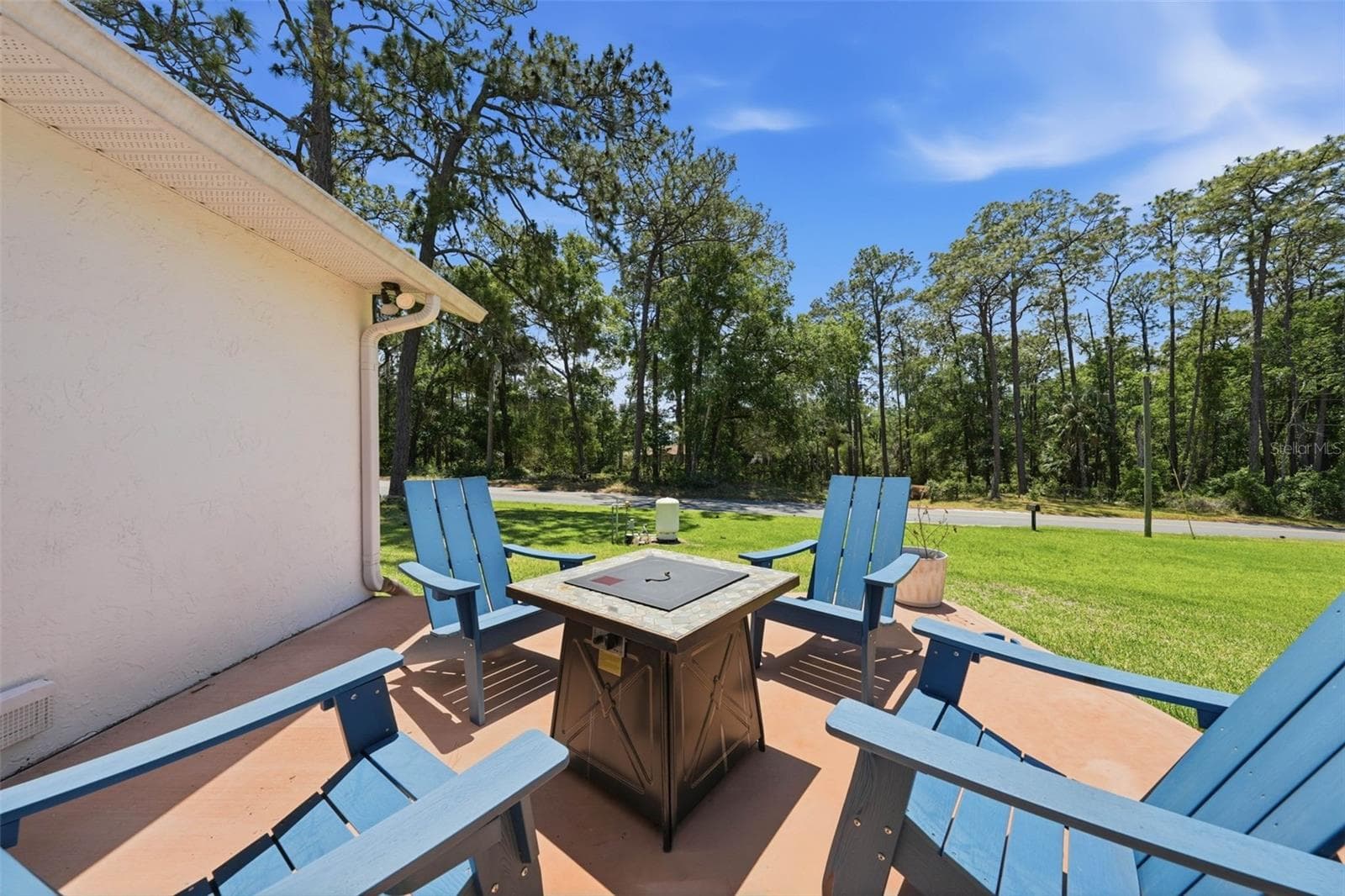 side patio off the family room - 37237 GRAYS AIRPORT RD, LADY LAKE