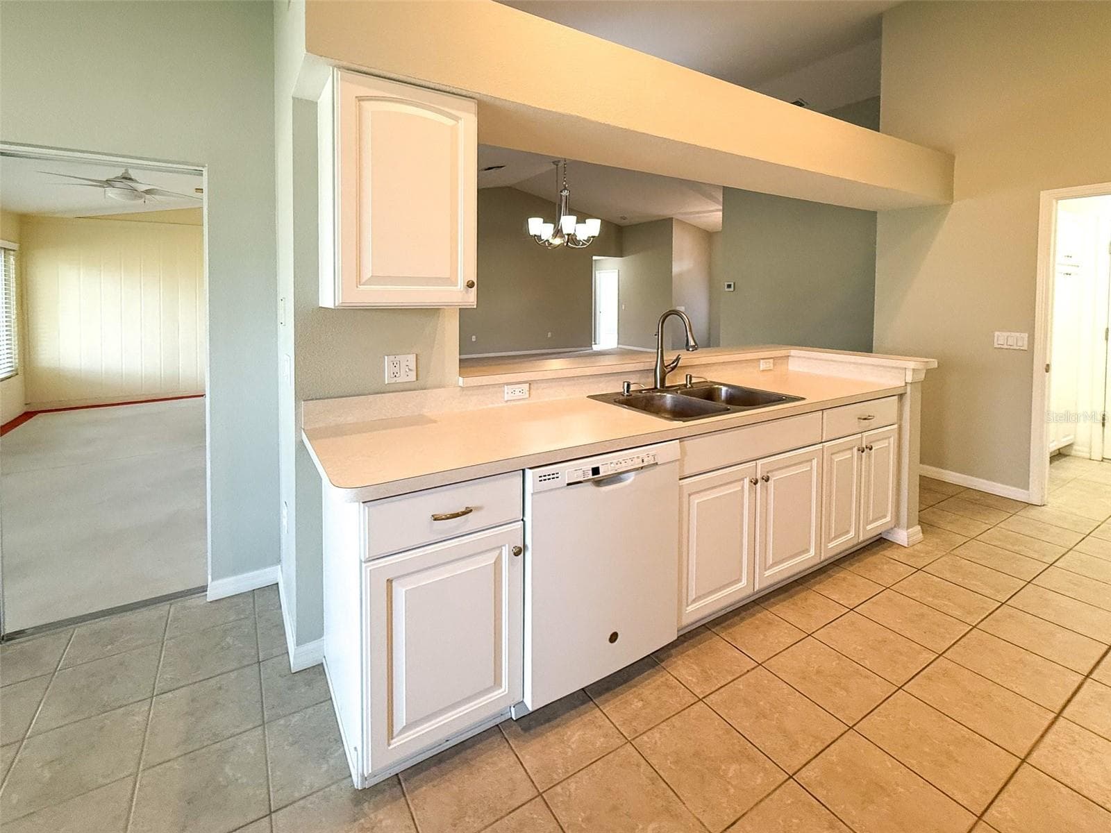 Villa at 18037 BAYWOOD FOREST DR, HUDSON, photo 7 of 45