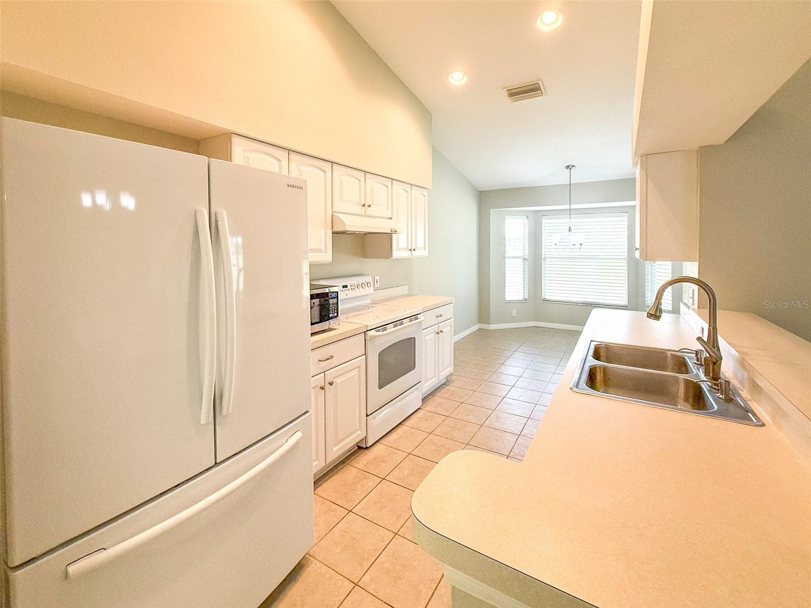 Villa at 18037 BAYWOOD FOREST DR, HUDSON, photo 9 of 45