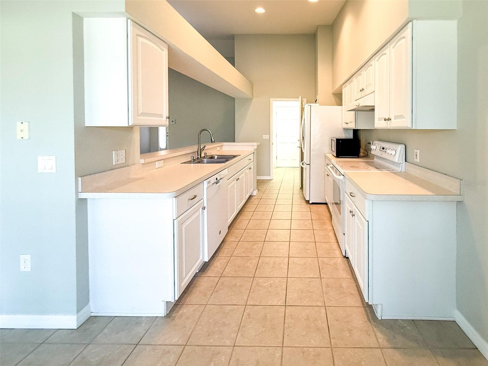 Villa at 18037 BAYWOOD FOREST DR, HUDSON, photo 11 of 45
