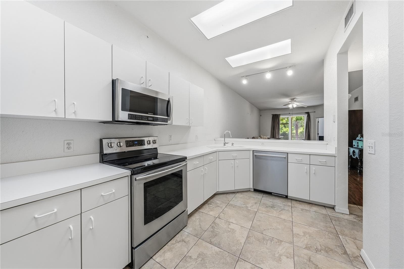 Condominium at 22128 LITTLE LAGOON CT, LUTZ, photo 10 of 39