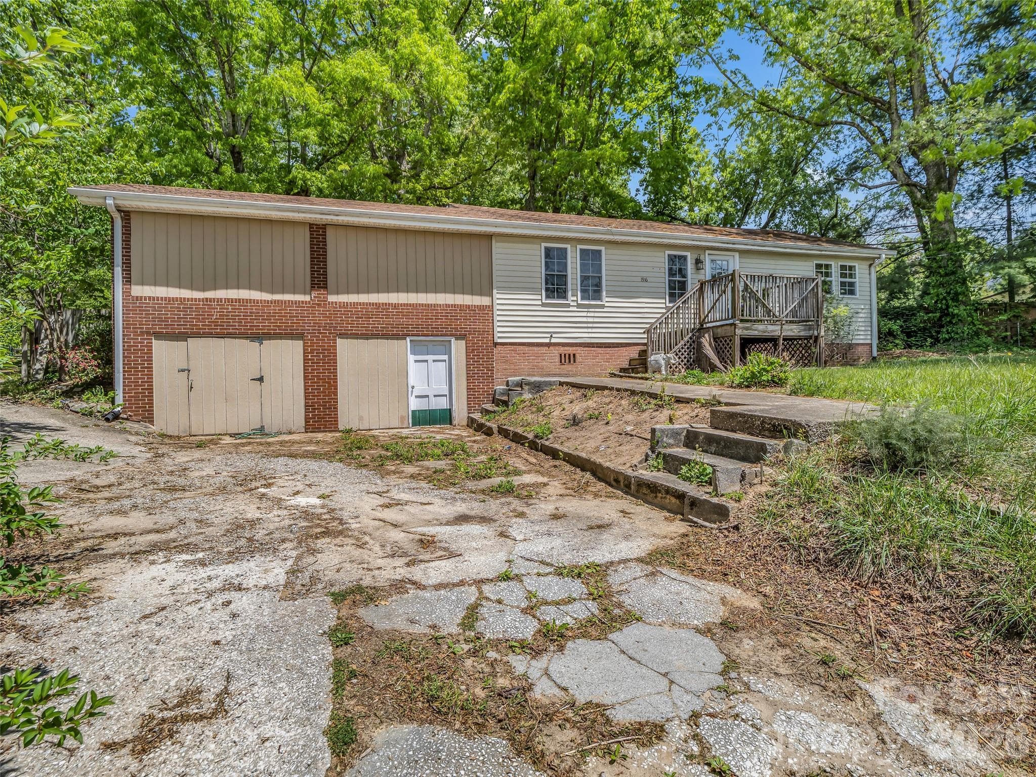 Single Family Residence at Hendersonville, photo 2 of 29