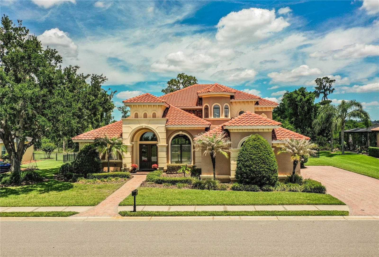 Single Family Residence at 6739 EAGLE RIDGE BLVD, LAKELAND, photo 2 of 55