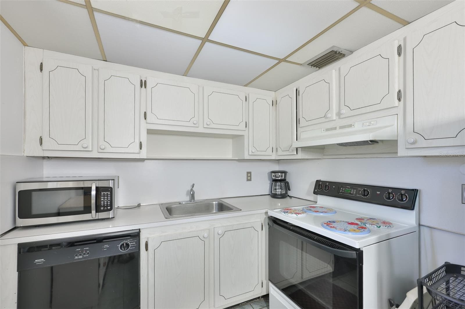 VIEW OF GALLEY KITCHEN - 1802 BEDFORD TER #177, SUN CITY CENTER