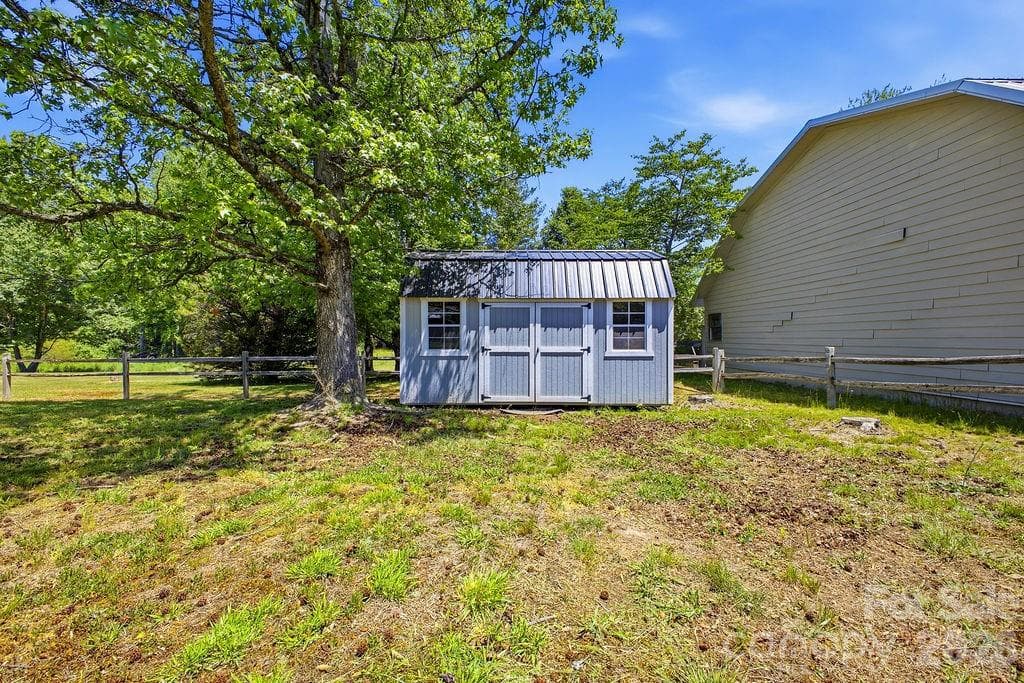 Single Family Residence at 88 Lost Creek Drive, Flat Rock, photo 32 of 34