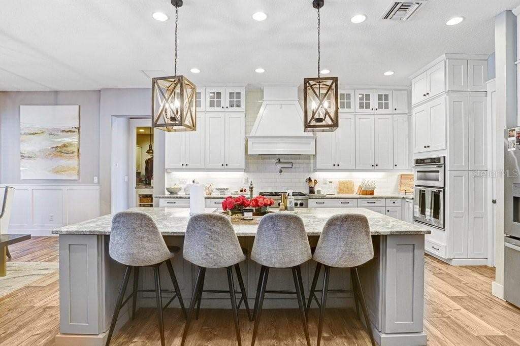 Breakfast Bar - 11634 DAVIS POOL RD, SEFFNER