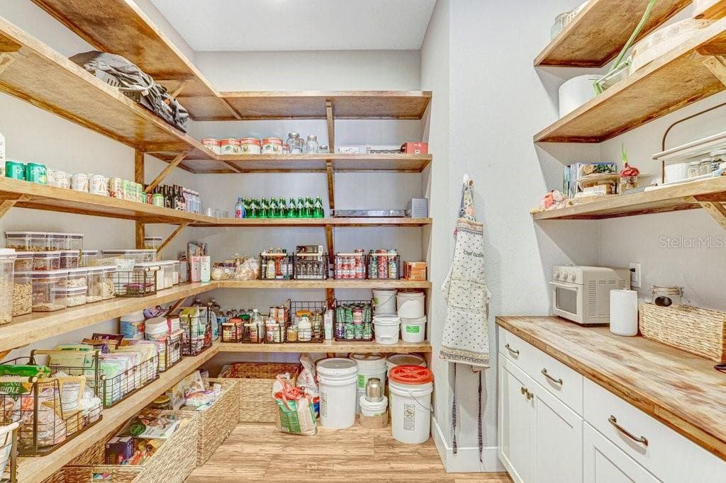 Extra Large Pantry - 11634 DAVIS POOL RD, SEFFNER