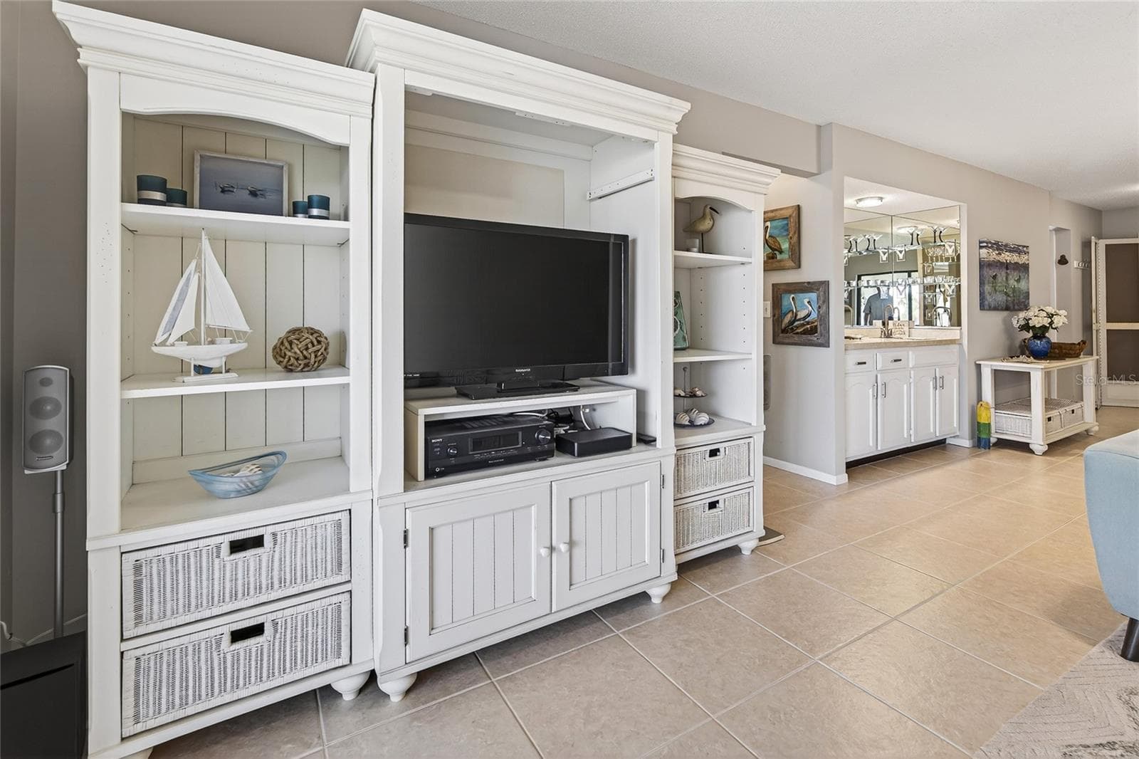 Living Room - 360 THREE LAKES LN #J, VENICE