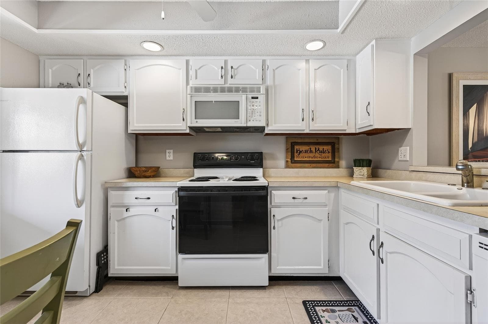 Kitchen - 360 THREE LAKES LN #J, VENICE