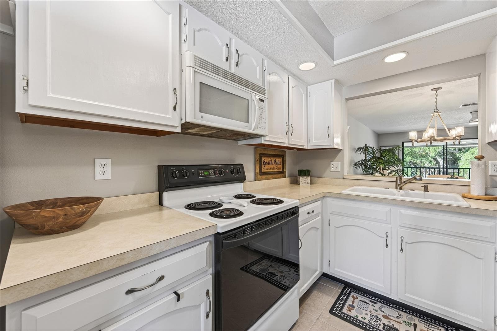 Kitchen - 360 THREE LAKES LN #J, VENICE