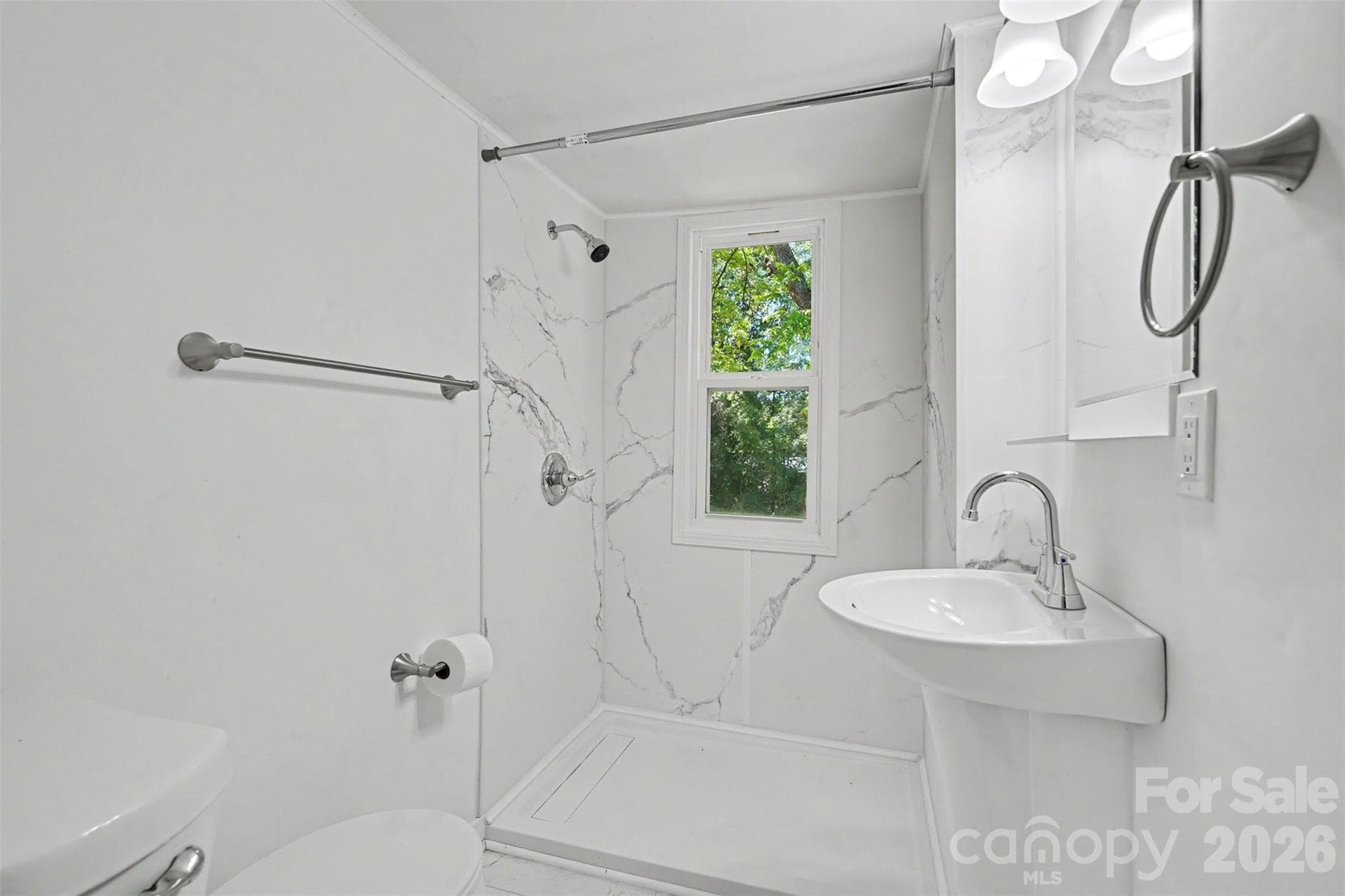 Main Bathroom - 503 E McGregor Street, Pageland