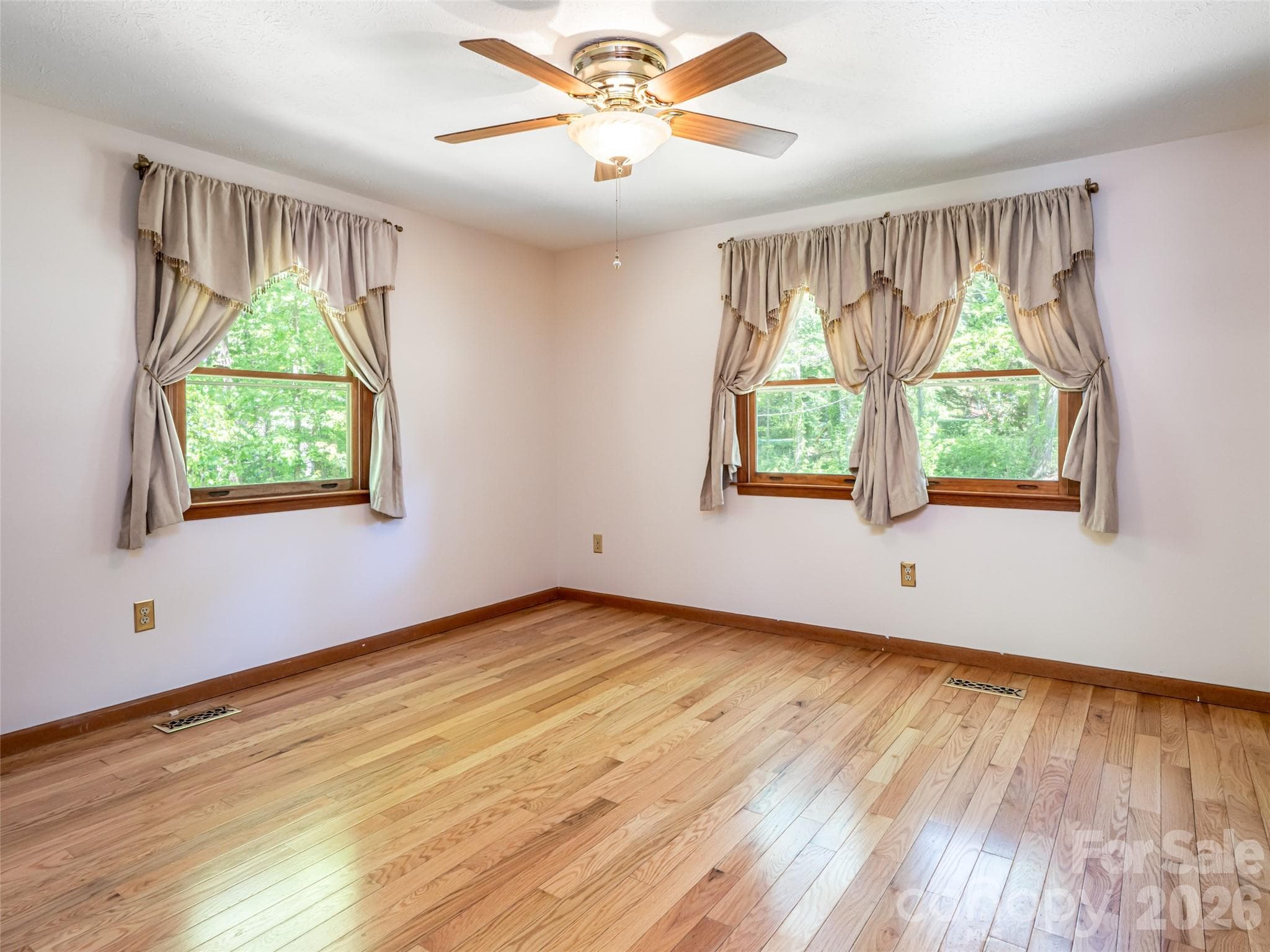 Single Family Residence at 146 Fairmont Road, Candler, photo 21 of 48