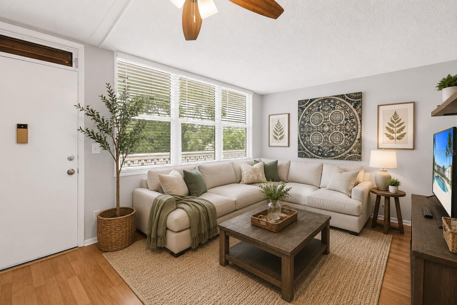 staged living - 4720 LOCUST ST NE #318, ST PETERSBURG
