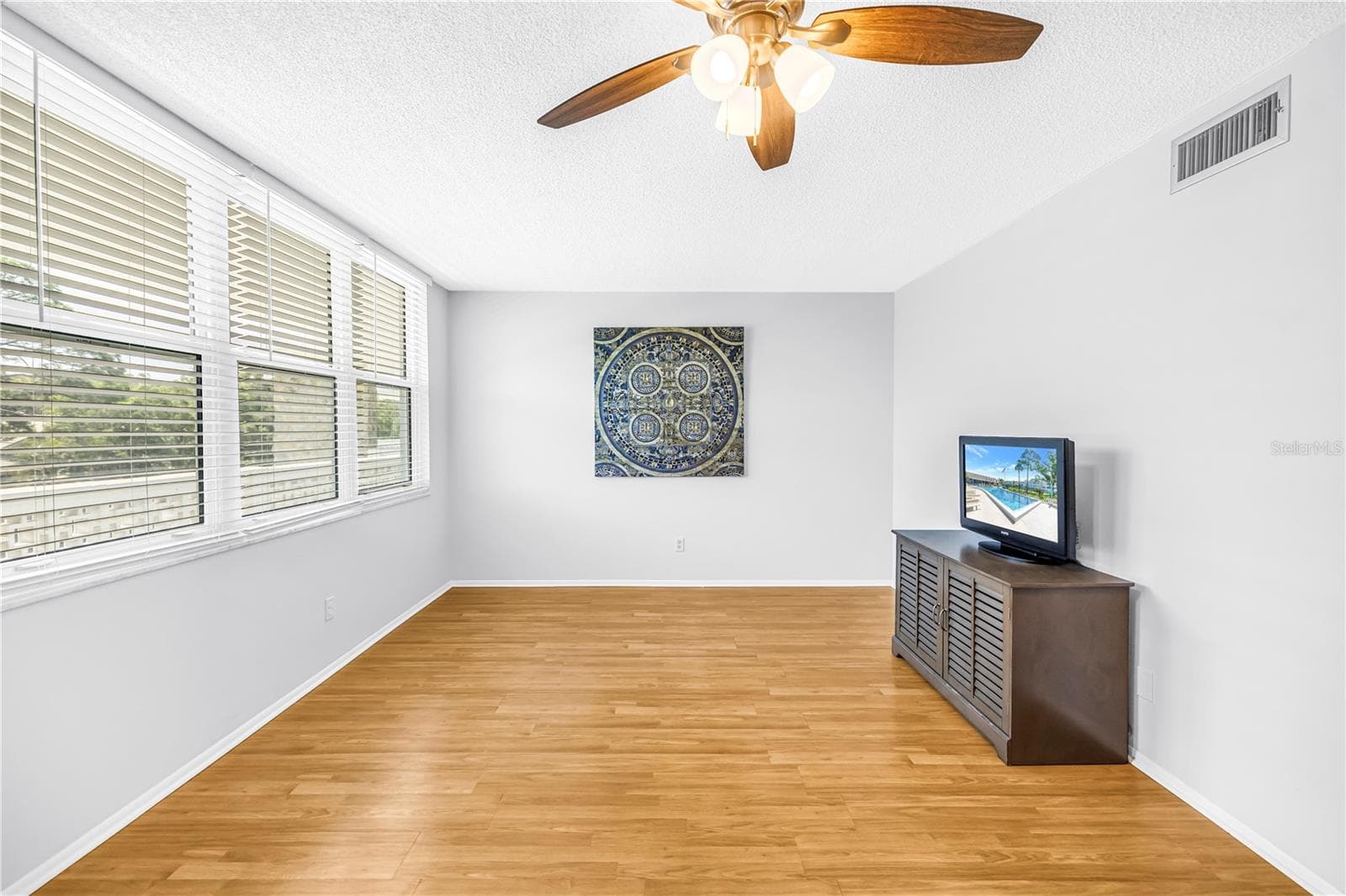 Condominium at 4720 LOCUST ST NE #318, ST PETERSBURG, photo 4 of 36