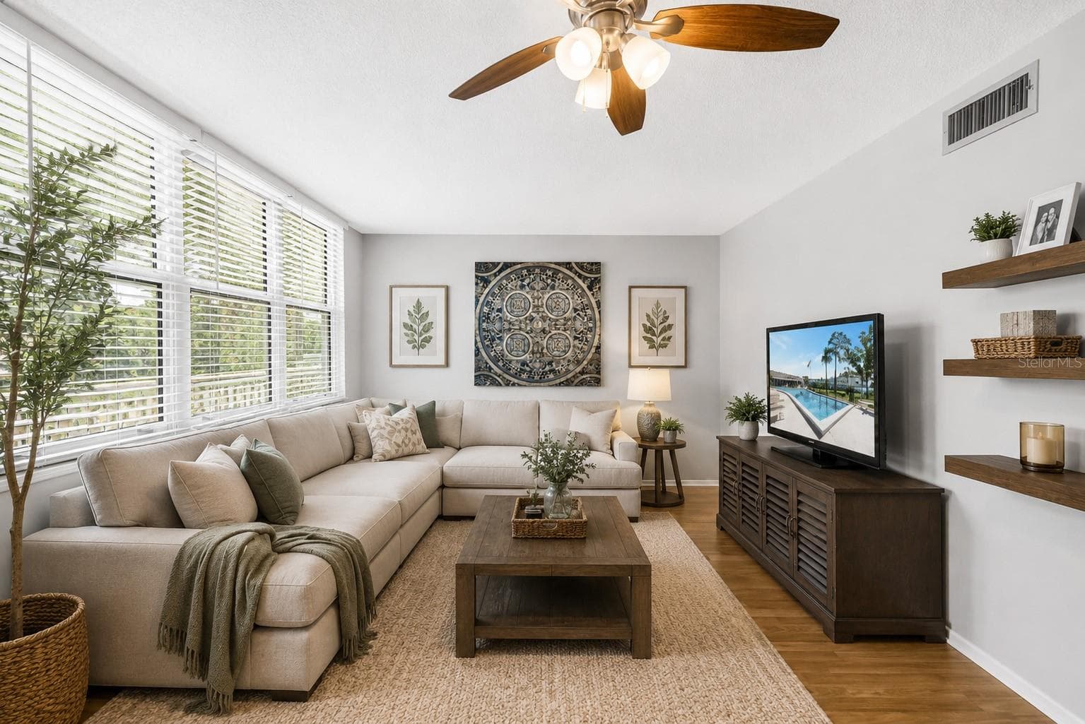 staged living - 4720 LOCUST ST NE #318, ST PETERSBURG