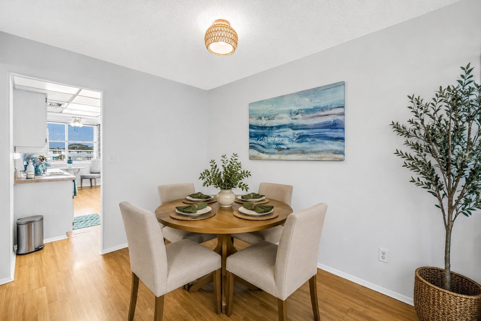 staged dining - 4720 LOCUST ST NE #318, ST PETERSBURG